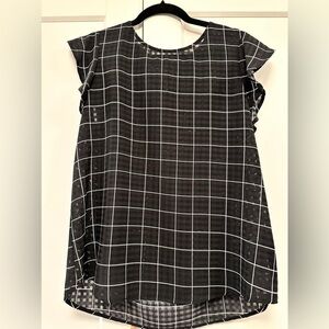 Adrianna Papell flutter sleeve black and white top